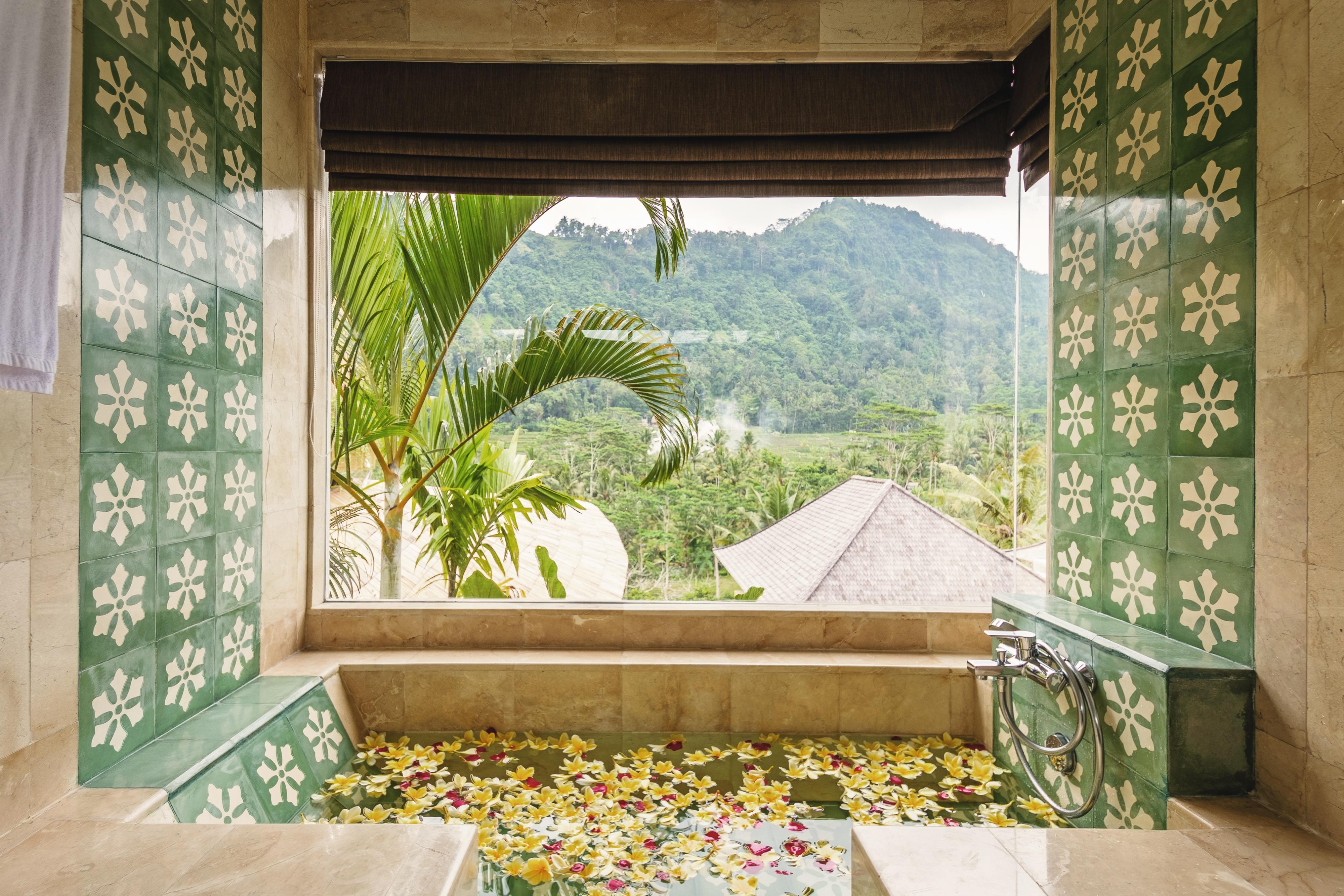 Wapa Di Ume Sidemen Hotell Exteriör bild A view of the mountains from the bathroom of a suite at the Taj Bengal