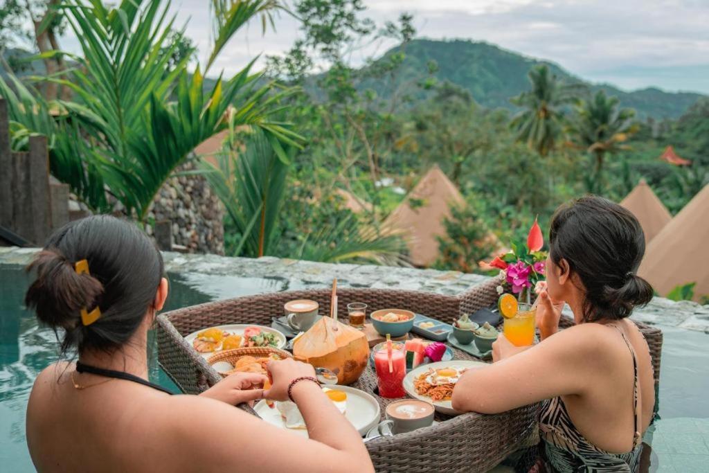 Wapa Di Ume Sidemen Hotell Exteriör bild A meal at a resort in Bali, Indonesia