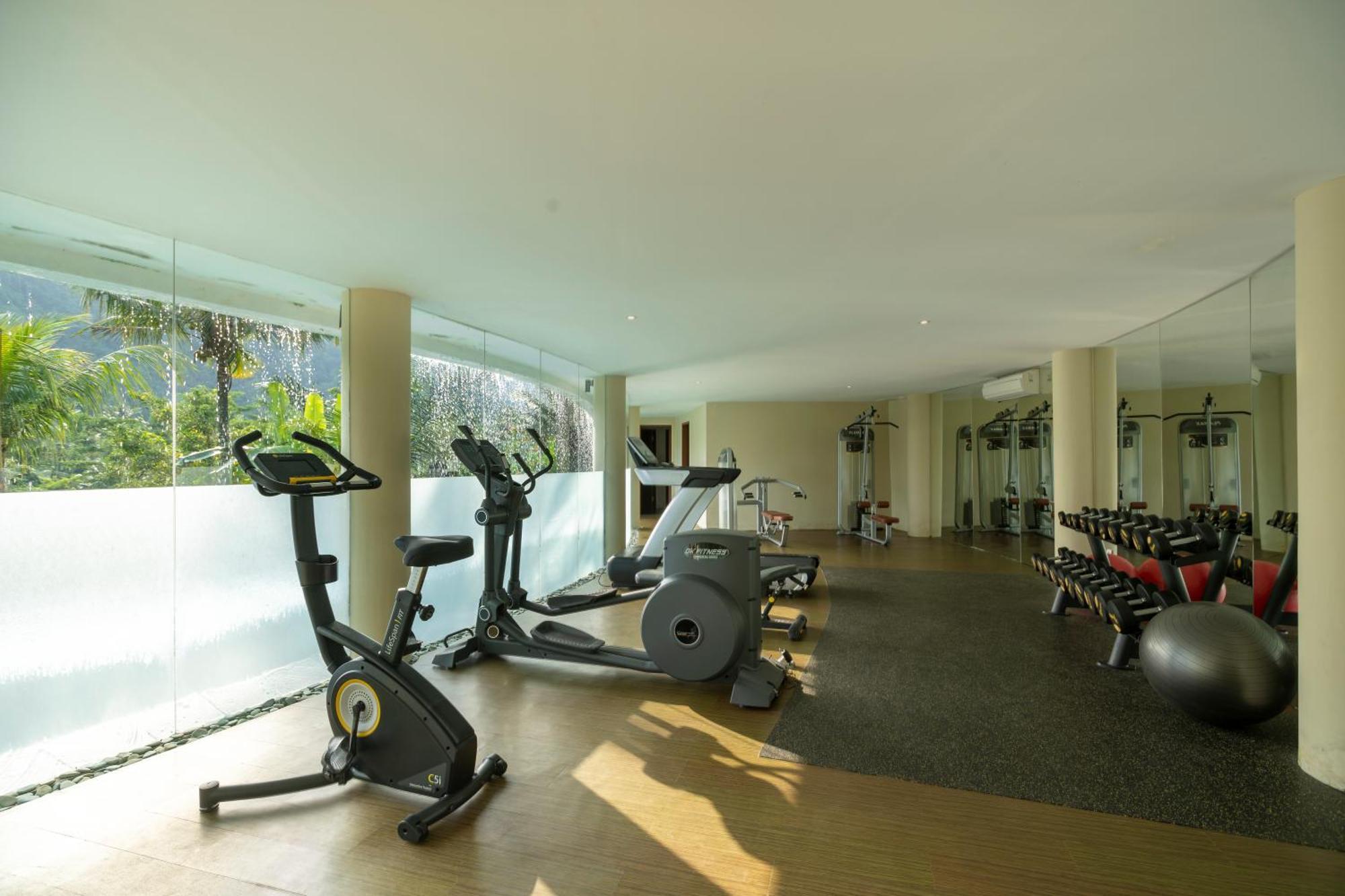 Wapa Di Ume Sidemen Hotell Exteriör bild The gym at the hotel