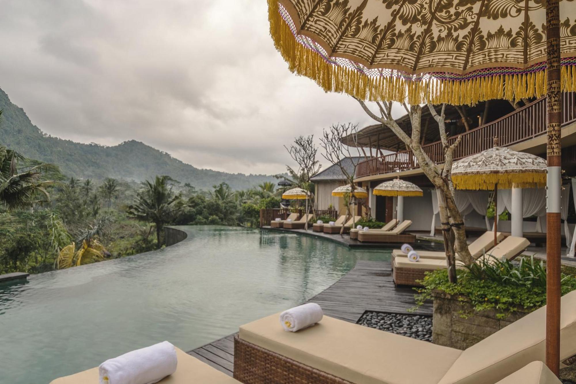Wapa Di Ume Sidemen Hotell Exteriör bild The resort's pool