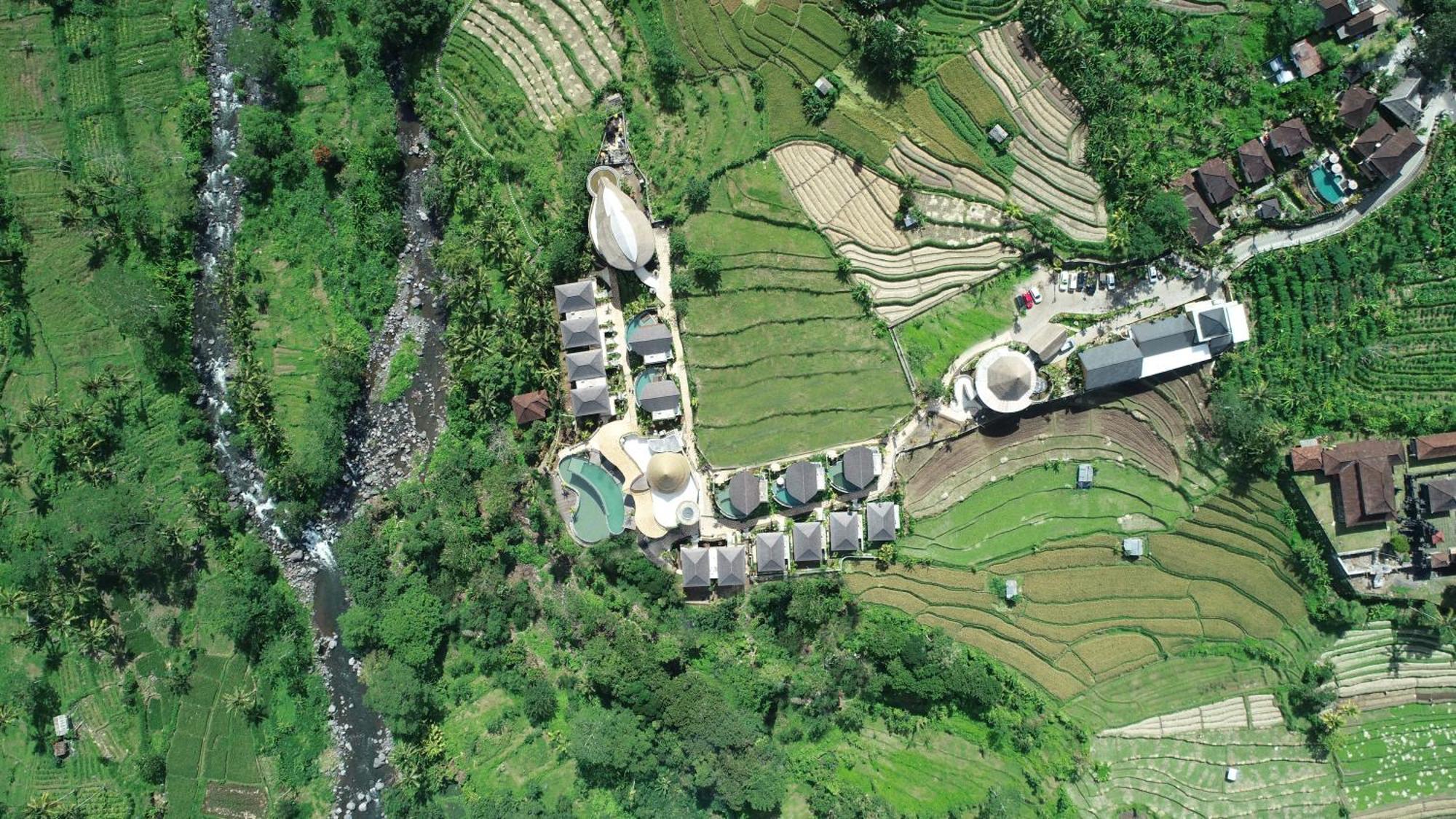 Wapa Di Ume Sidemen Hotell Exteriör bild Aerial view of the village