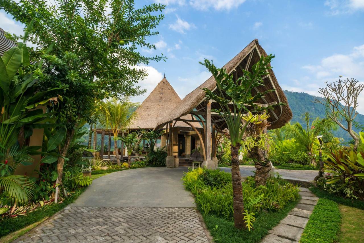 Wapa Di Ume Sidemen Hotell Exteriör bild Entrance to the resort